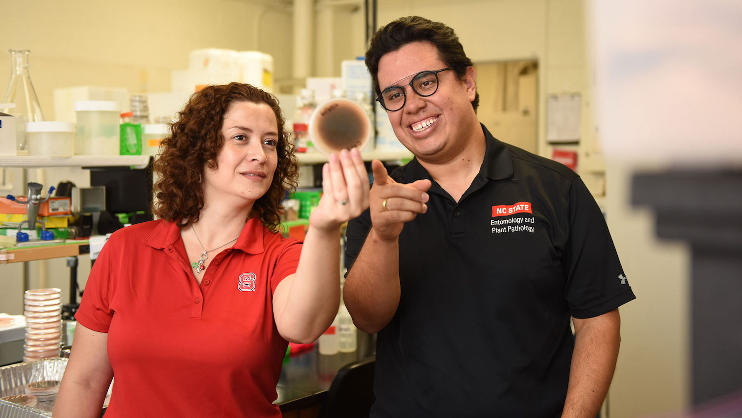 Ph.D. candidate Camilo Parada, right, in the lab with mentor Lina Quesada-Ocampo.