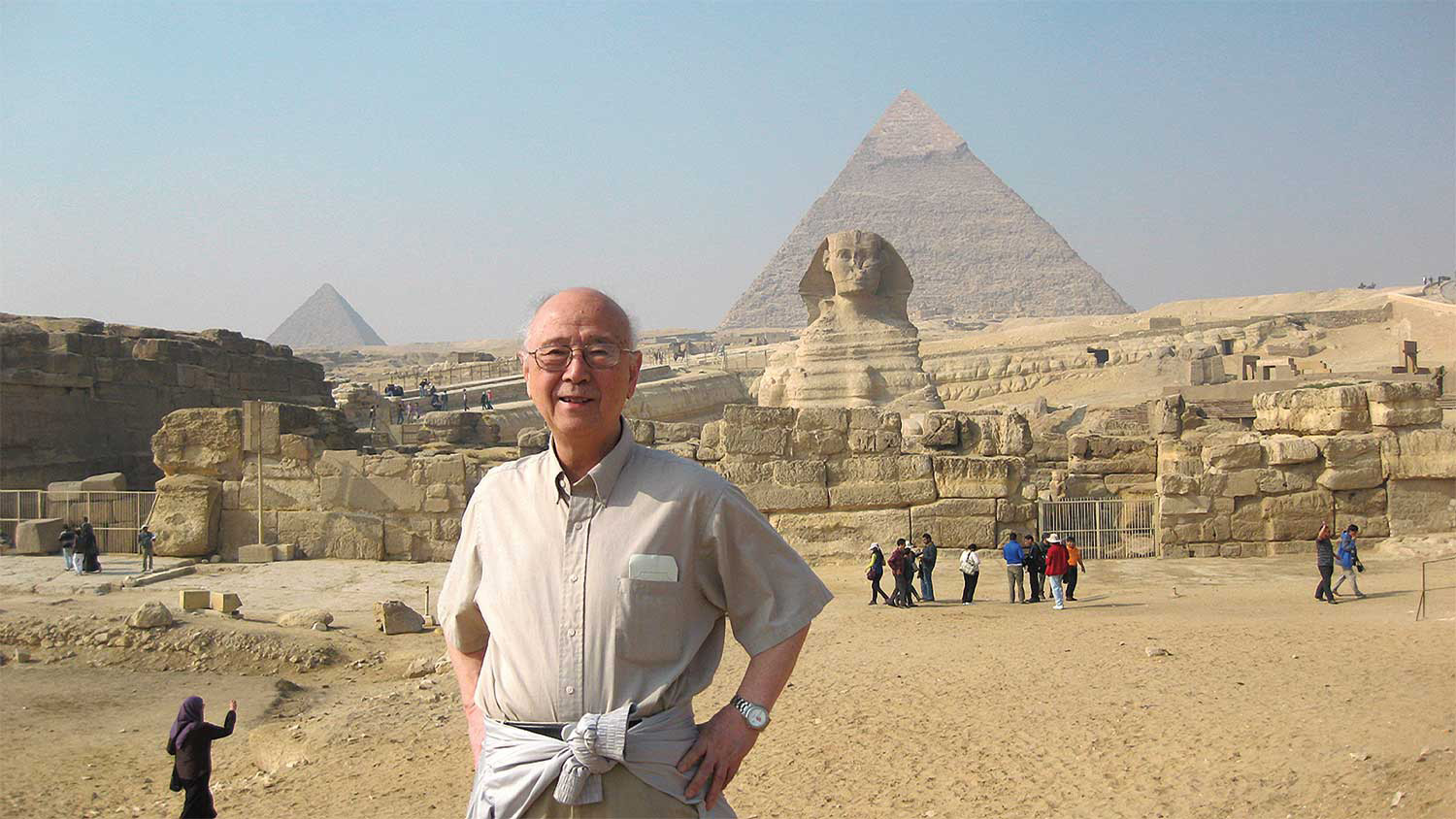 Chia Ven Pao in Egypt in front of the Sphinx and Great Pyramids of Giza