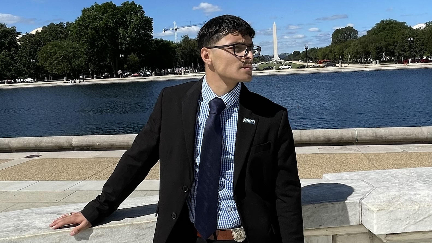 Jason Turcios, Public Policy Fellow for the Congressional Hispanic Caucus Institute (CHCI) in Washington D.C., stands with the Washington Monument in the background.