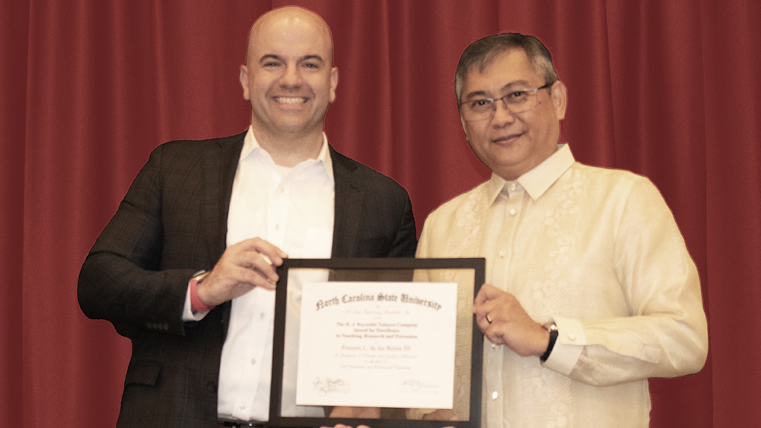 Dean Jim Pfaendtner (left) presenting Francis de los Reyes with the 2024 R.J. Reynolds Tobacco Company Award for Excellence in Teaching, Research and Extension