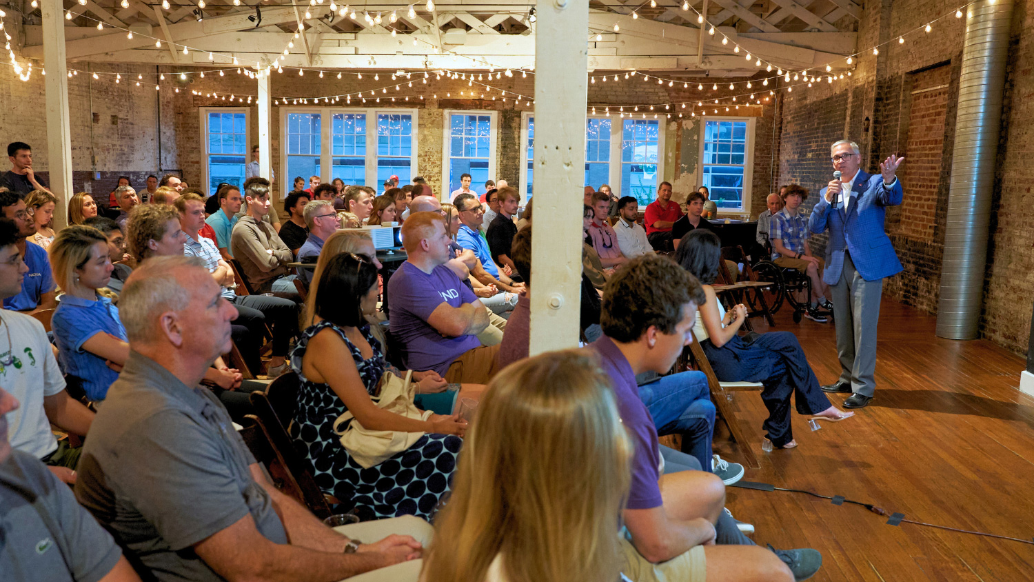 Stephen P. Zelnak Jr. Dean Frank Buckless speaking to an audience