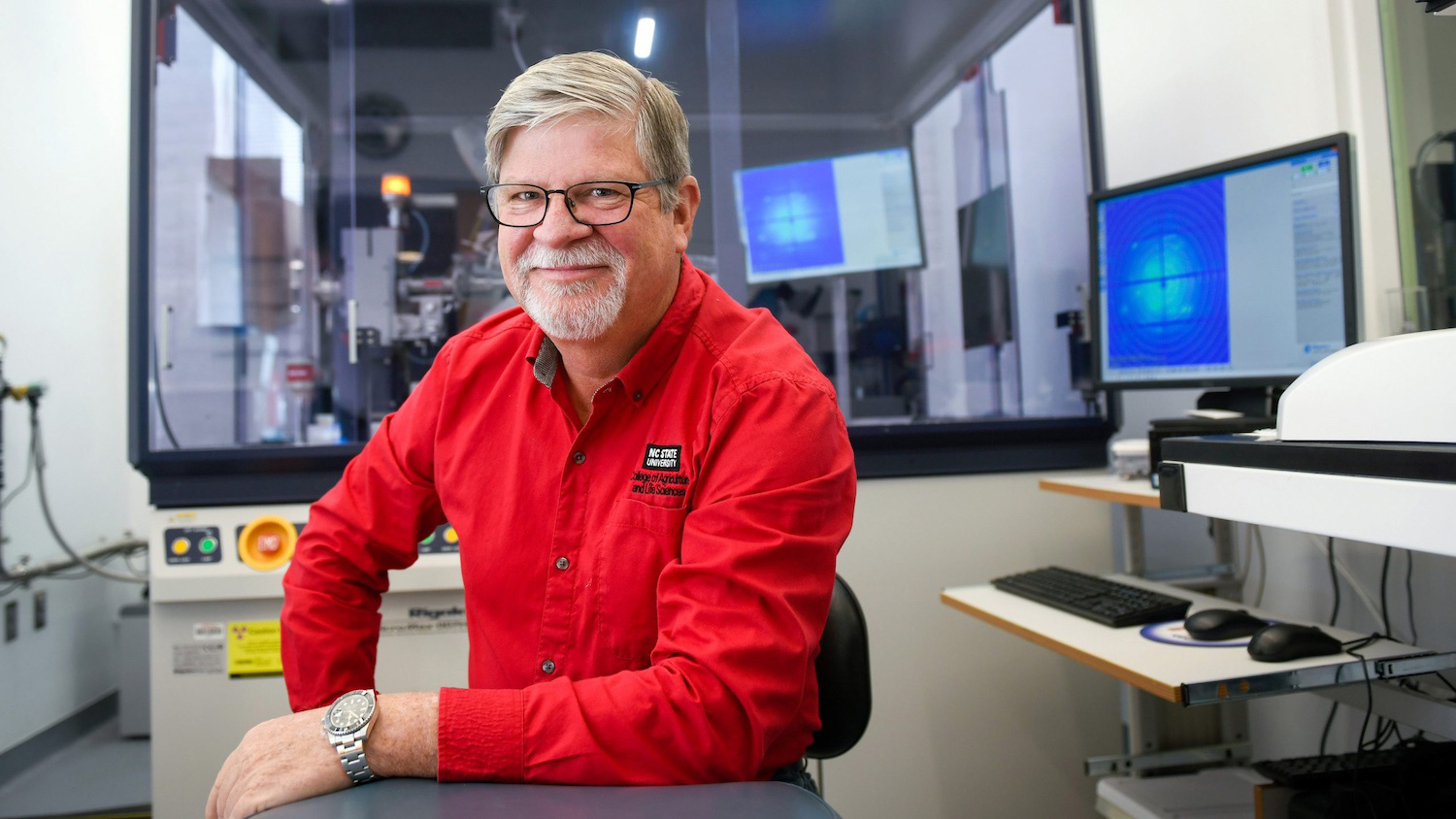 Steve Lommel in a laboratory